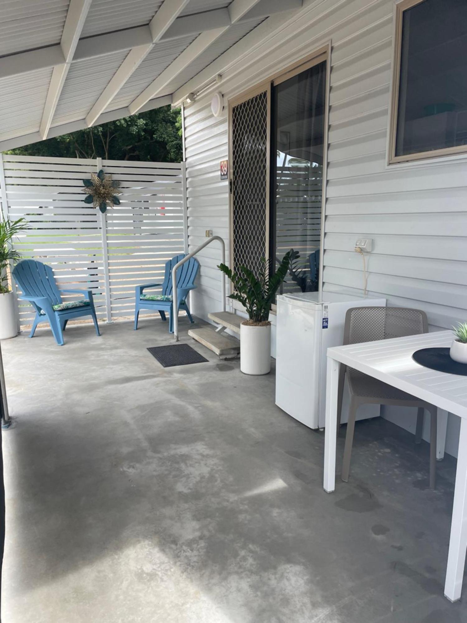Ellis Oceanfront 4*